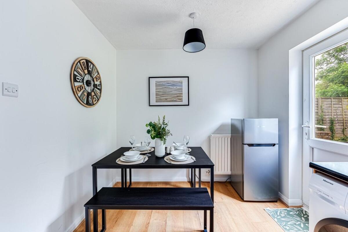 Stylish House - Excellent Location - Driveway Parking, Self-Check-In, Tvs In Bedrooms And Fast Wifi By Yoko Property Milton Keynes Esterno foto
